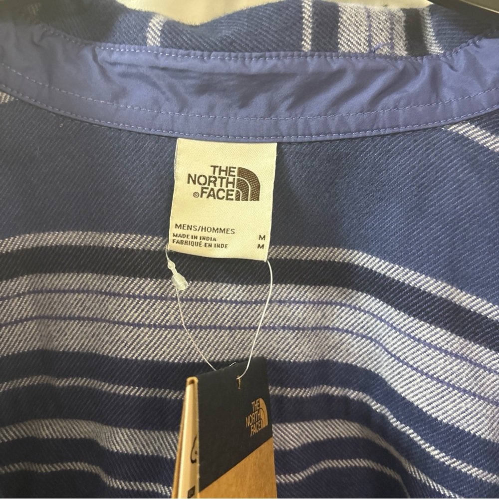 Men’s north face organic fiber Arroyo blue flannel stripped button shirt size M